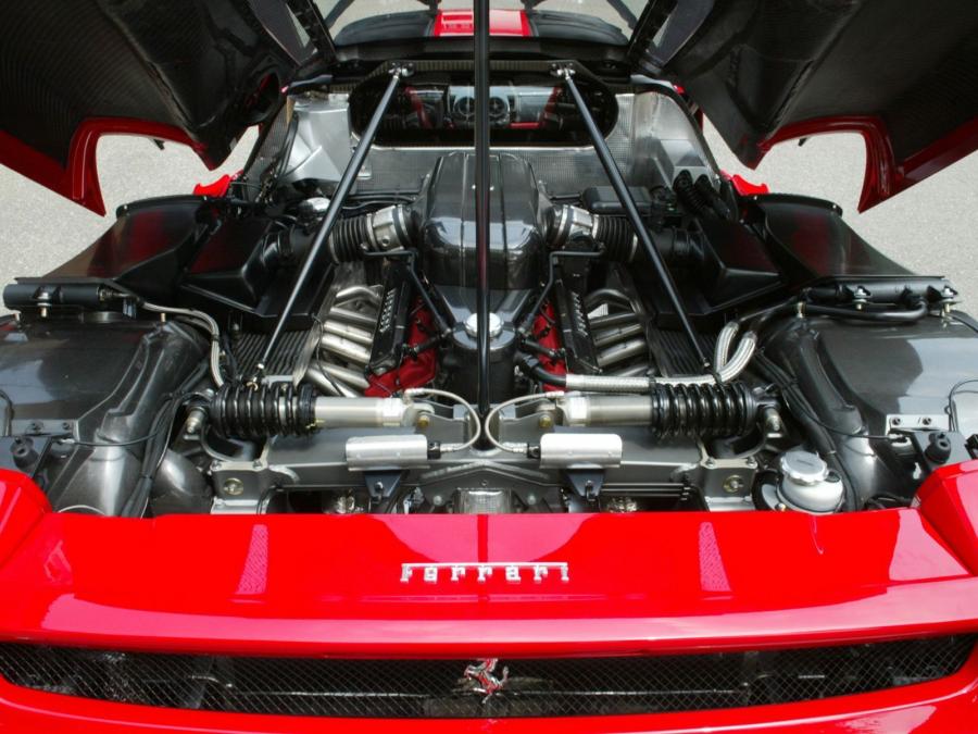 Моторный отсек Ferrari Enzo 2002 года  (фото 10 из 127)